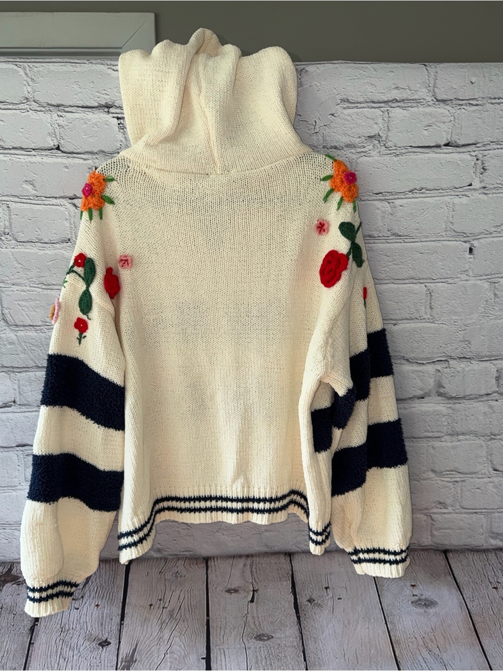 POL Cream & Navy Chenille Floral Embroidered Lounge Set Size Small - Picture 2 of 7